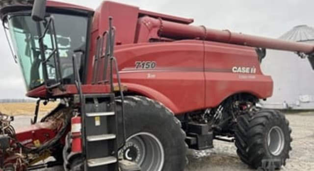 Case IH Axial-Flow 7150 · 2.450 horas · cabezal incluido